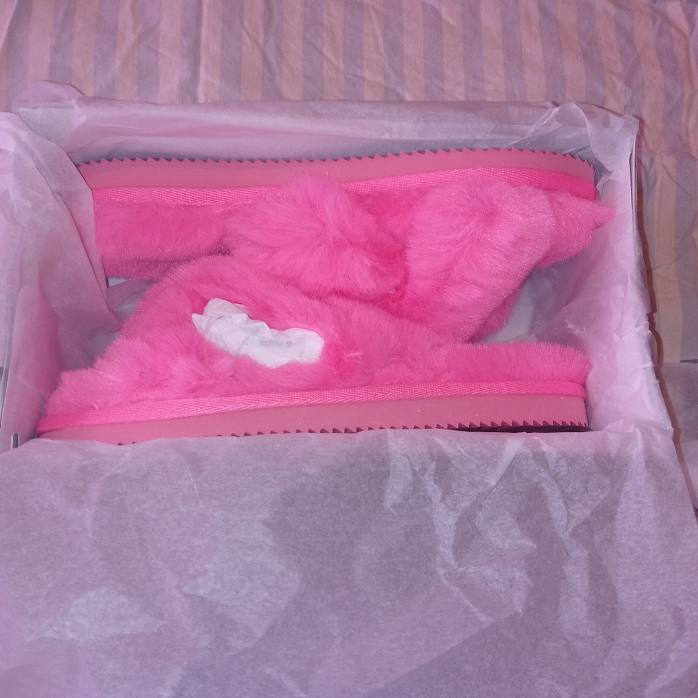 Michael Kors Lala Slippers - Picture 14 of 14